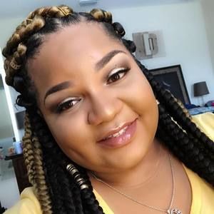 Meet your Posher, Dee